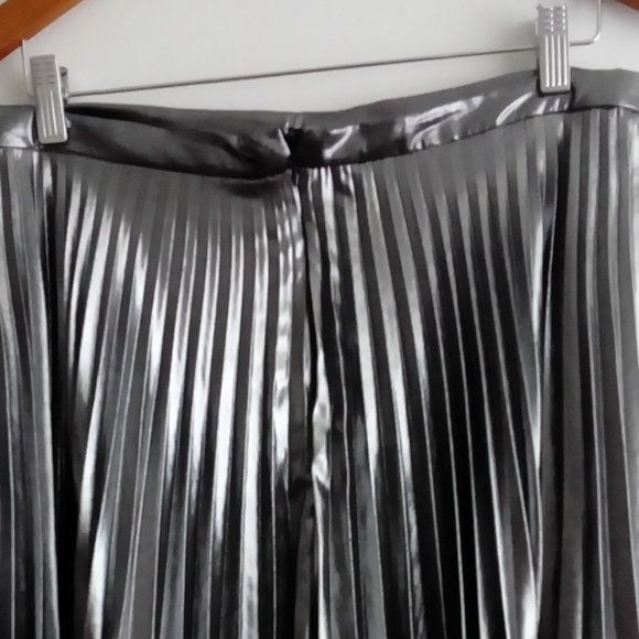 TOPSHOP Metallic Pleated Midi Skirt - Picture 6 of 9